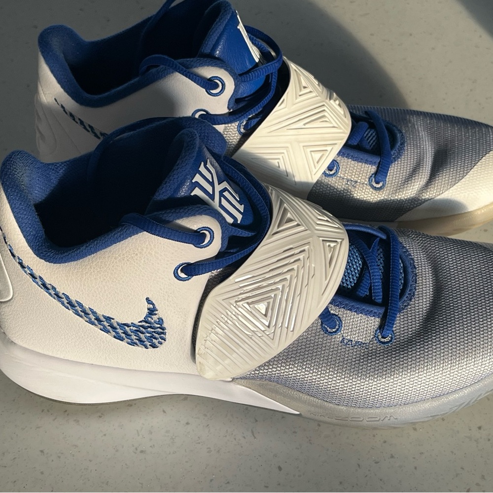 Men’s Size 12 Nike Kyrie Flytrap 3 White Varsity Royal sneakers